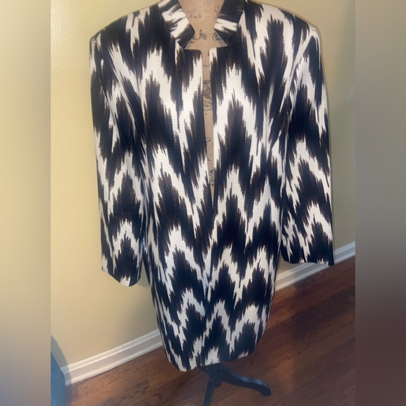 Tahari Jackets & Blazers - Tahari Long Blazer Sz 22 with Pockets